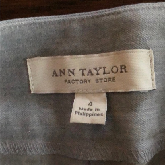 Ann Taylor Trousers. Size 4 grey - Picture 2 of 2